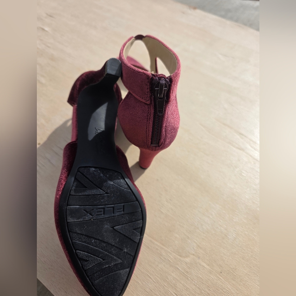 Life Stride Nwot Burgundy Velvet Heels sz 6.5m. By Giovonna 2 - Picture 3 of 5
